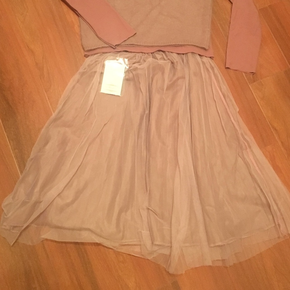 Brand new 3 piece set outfit, include a long sleeve skivvy, fur vest & skirt - Picture 4 of 6